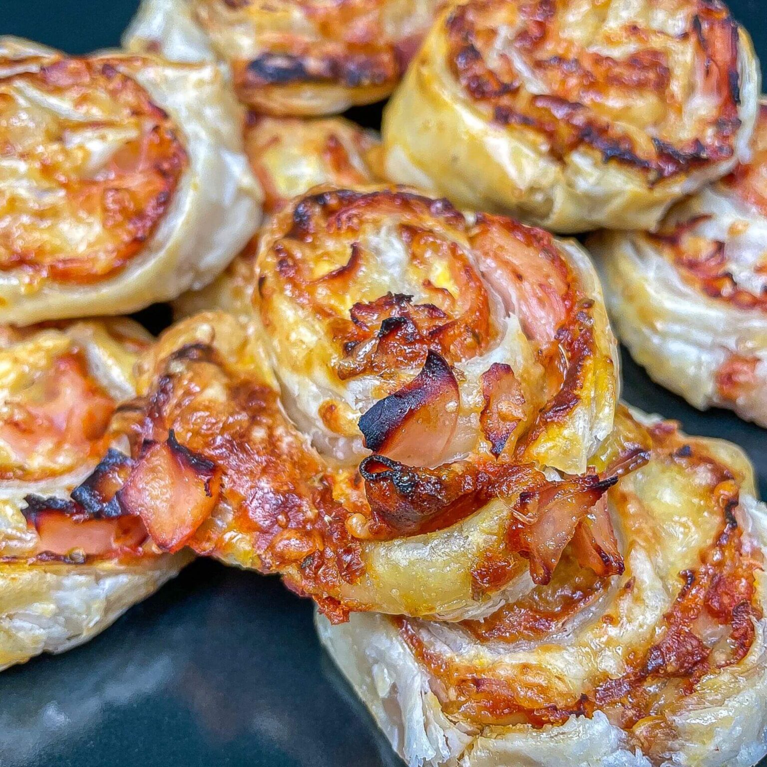 Bl Tterteig Pizzaschnecken Mit Schinken K Se F Llung Einfaches